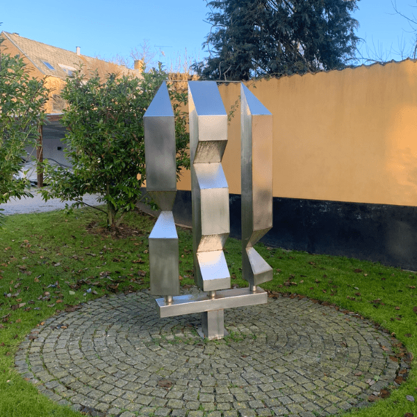 Skulptur Anders Nyborg ved Mortang Advokater