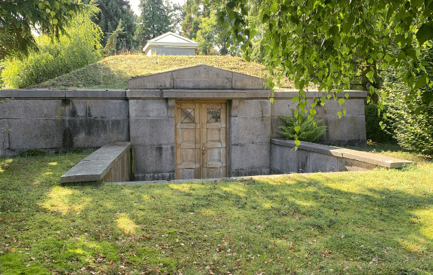Fælles havevandring på Hørsholm Kirkegård med Poul Petersen